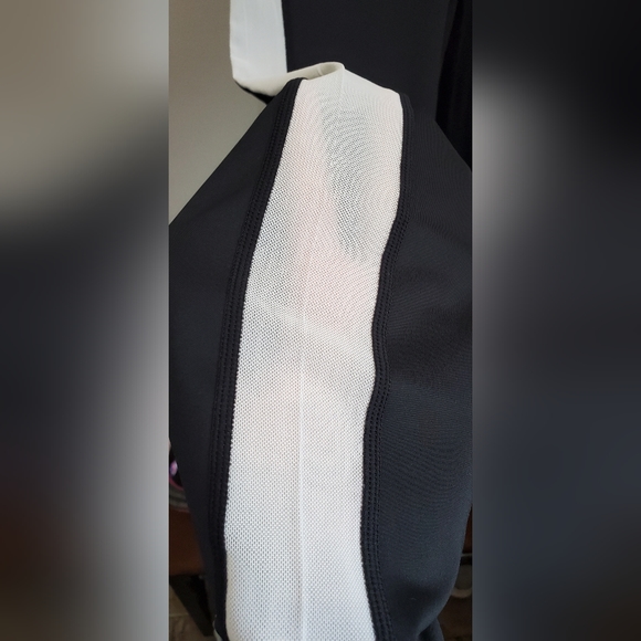 FILA HIGH WAISTED TUMMY CONTROL 7/8 LENGTH BLACK LEGGINGS WITH WHITE MESH.. - Picture 5 of 8